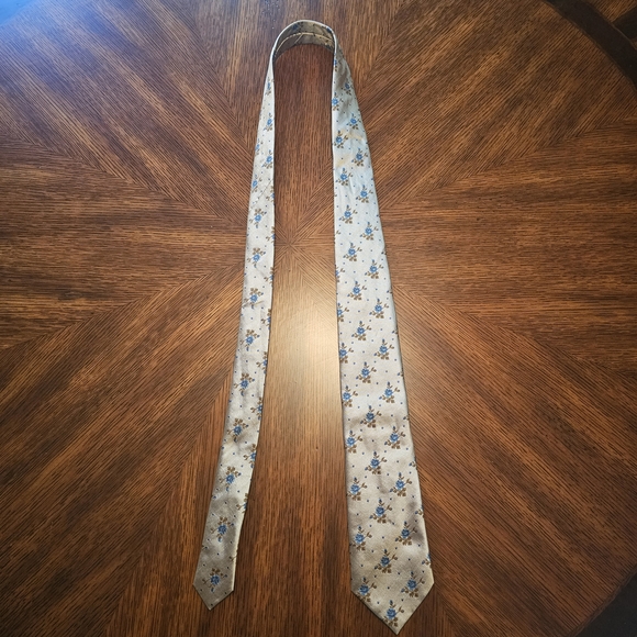 Paul Smith Other - Paul Smith Floral Blue Roses Silver Background Men's Silk Tie Made In Italy